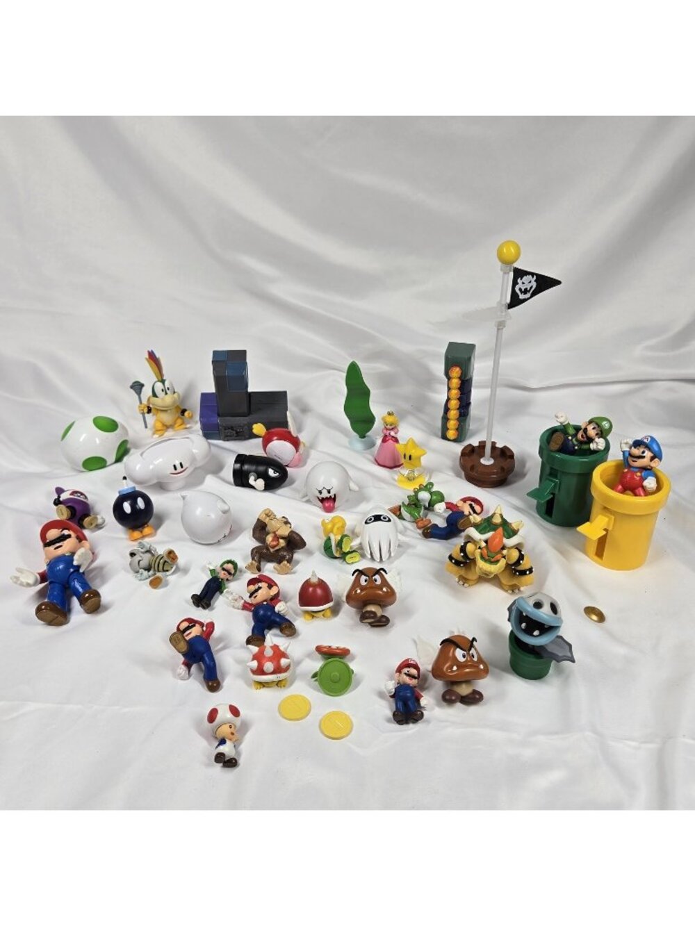 Super Mario Figure Lot Of 38 Characters Playset Parts & Pieces Mario Yoshi Toad